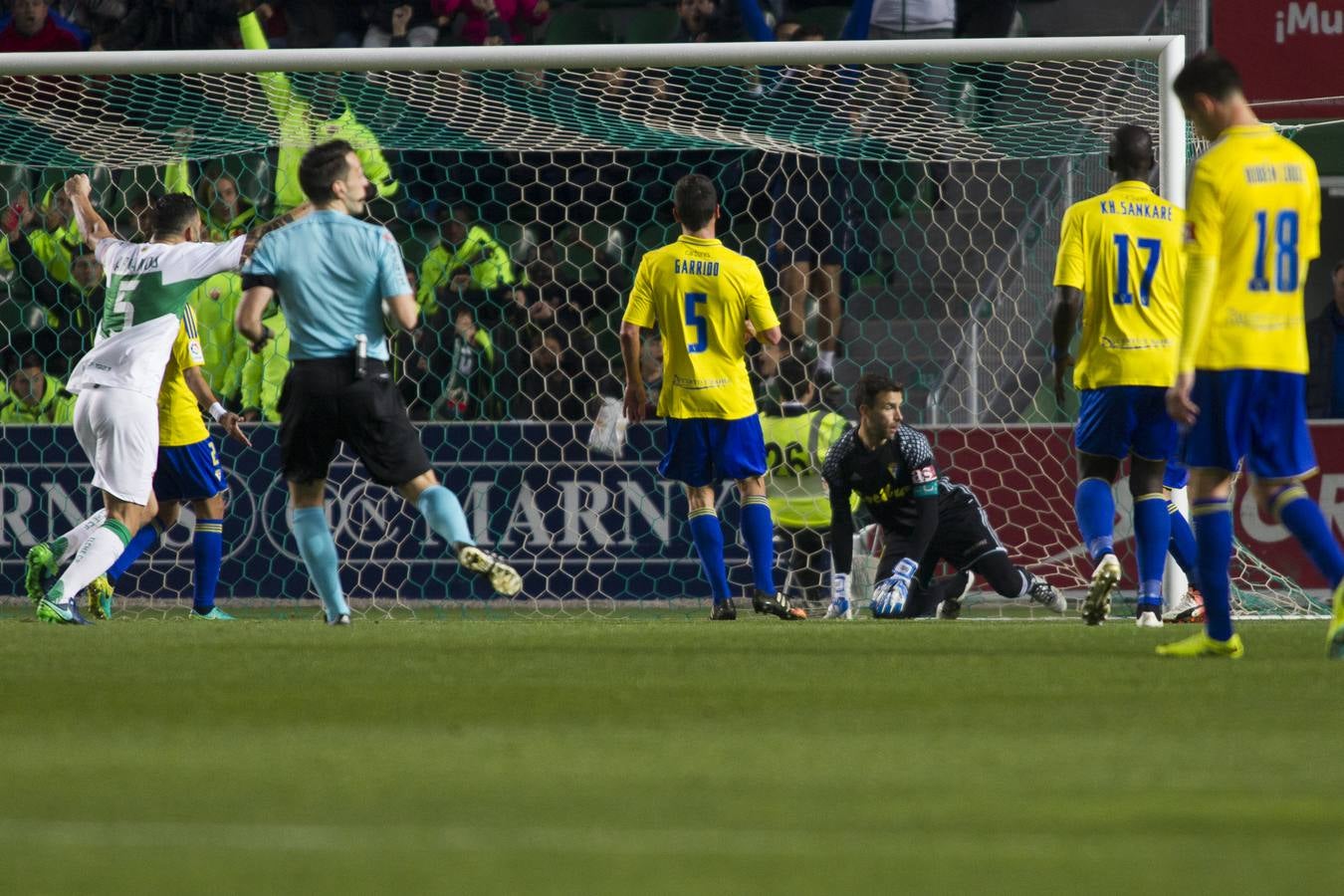 El Cádiz C.F. gana en Elche (2-3)