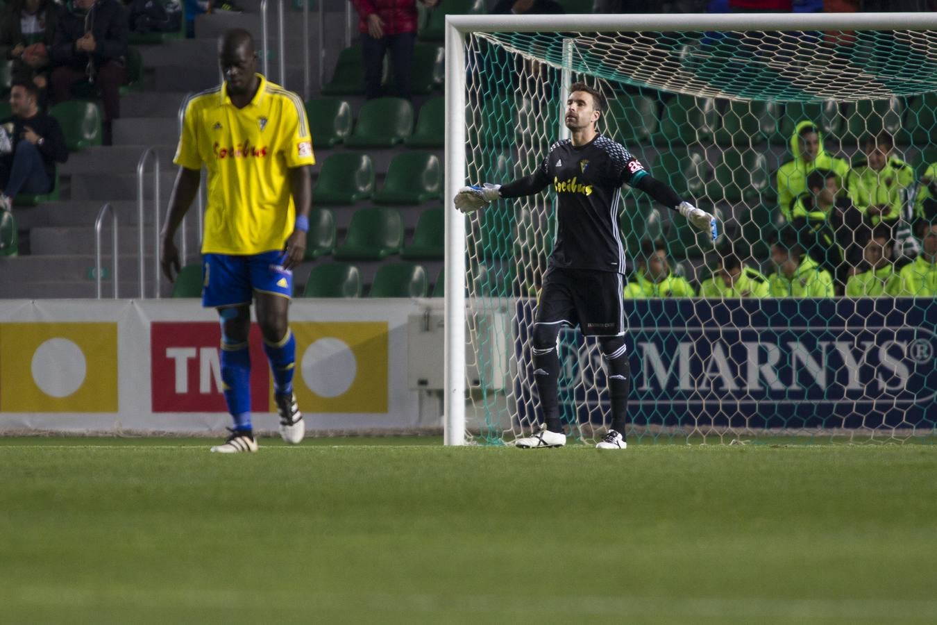 El Cádiz C.F. gana en Elche (2-3)