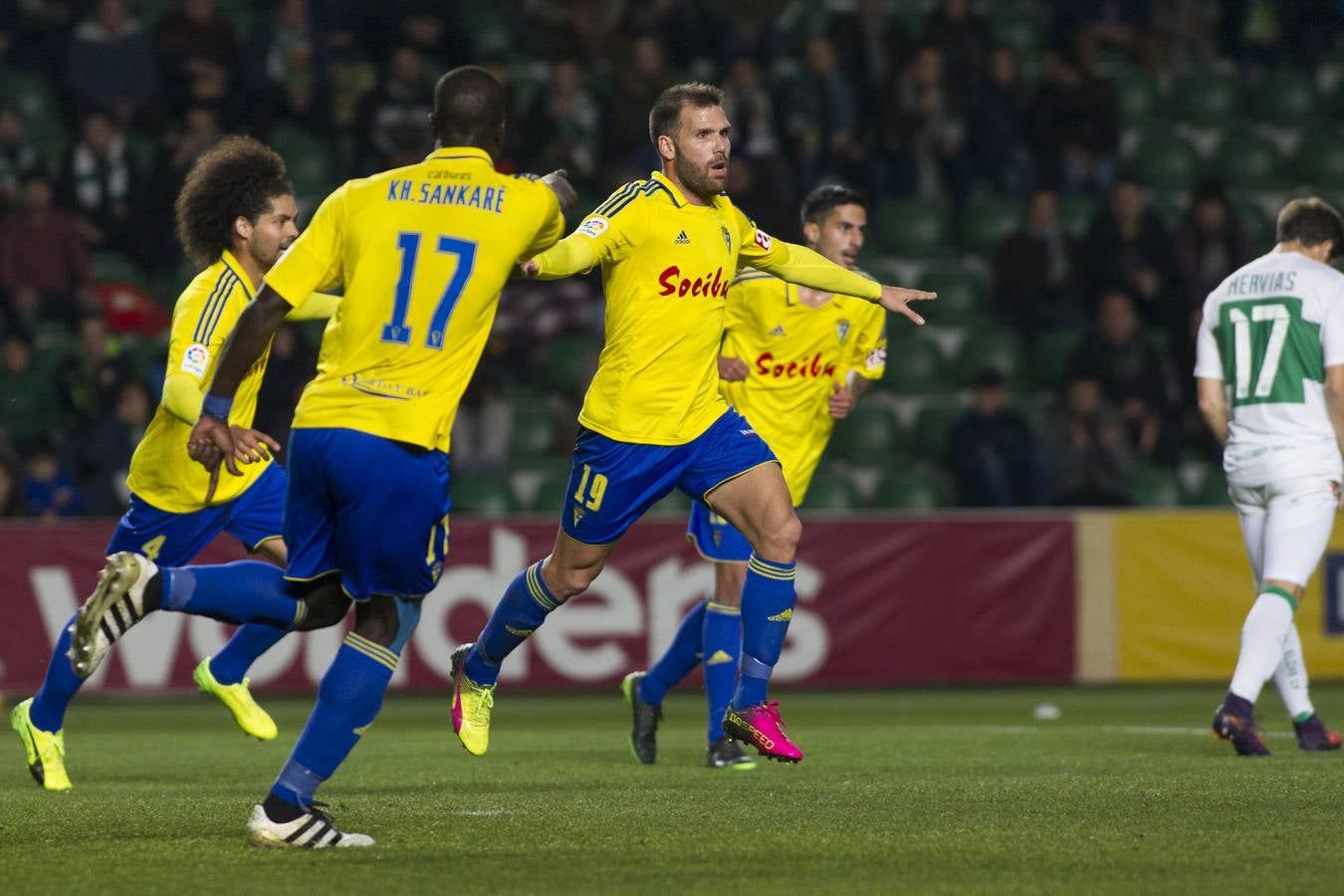 El Cádiz C.F. gana en Elche (2-3)