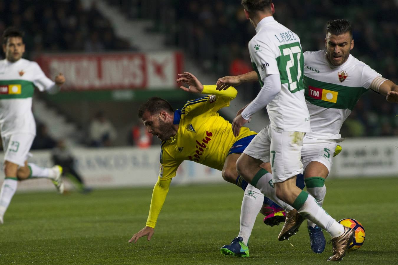 El Cádiz C.F. gana en Elche (2-3)