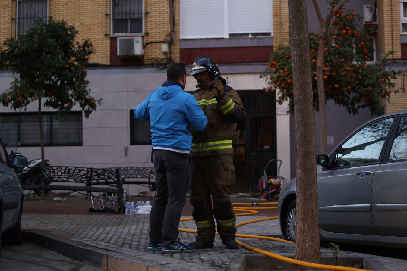 El aparatoso rescate del incendio de Triana, en imágenes