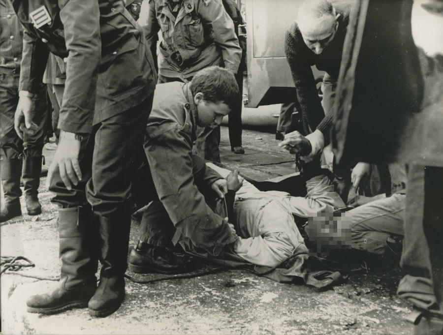 Dramáticas escenas en tierra durante las labores de rescate. 