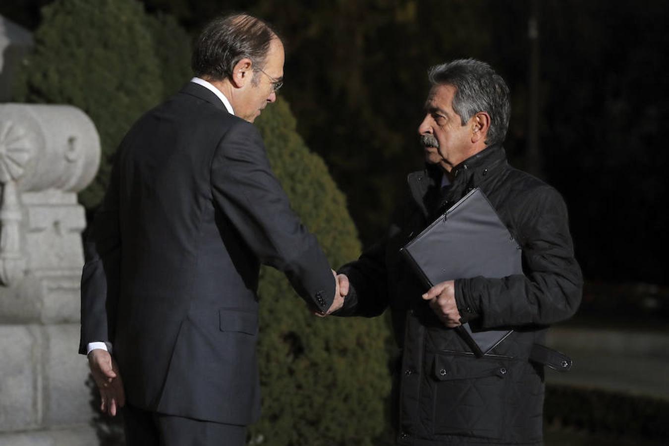 Miguel Ángel Revilla, presidente de Cantabria, a su llegada al Senado. 