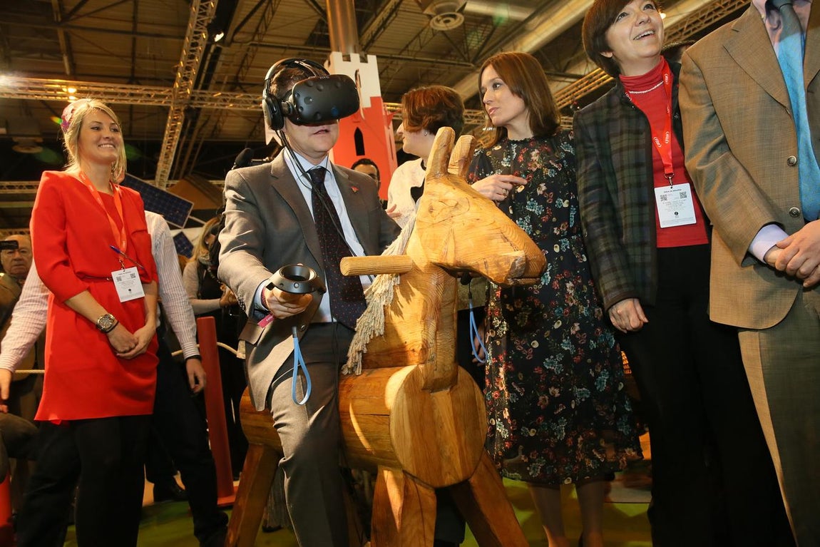 La inauguración del stand de Castilla-La Mancha en Fitur, en imágenes