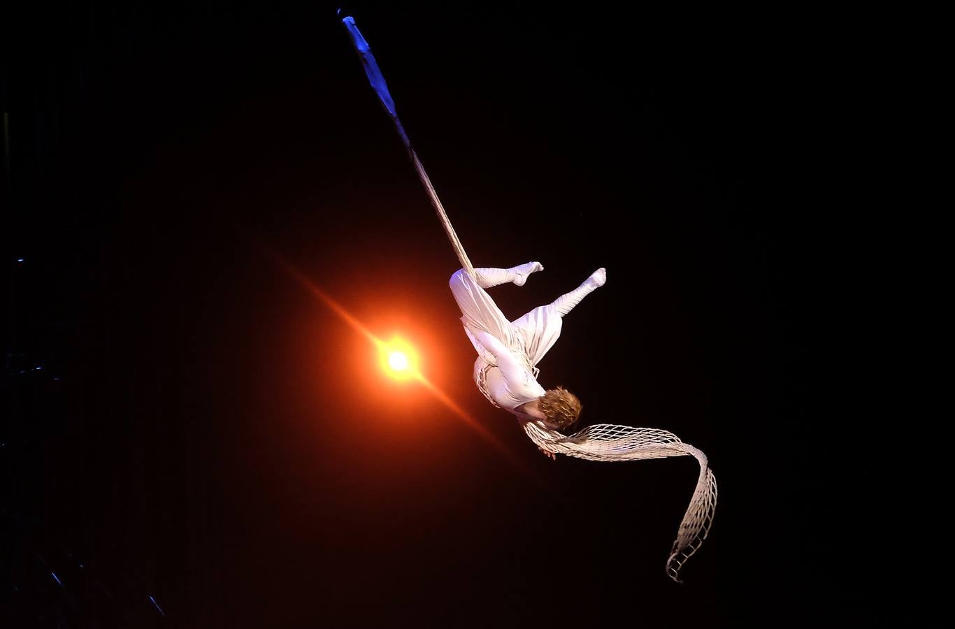 El espectáculo «Varekai» del Circo del Sol, en imágenes