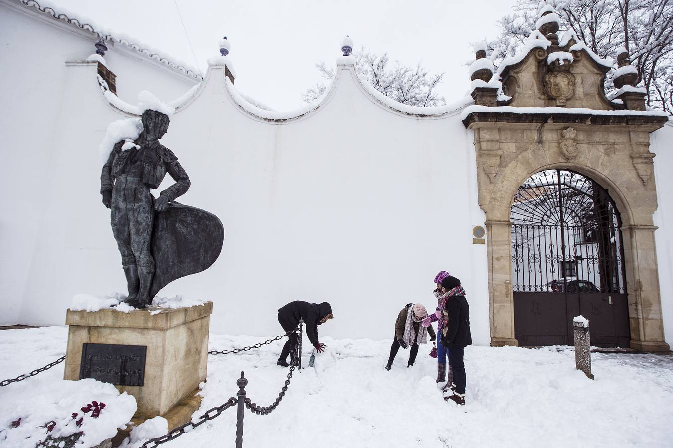 La nieve obliga a suspender las clases en los colegios e institutos de Ronda, en Málaga