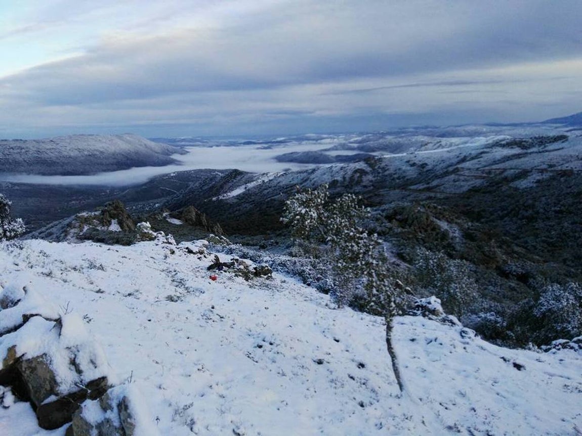 La nieve cubre de un manto blanco la Sierra de Cádiz