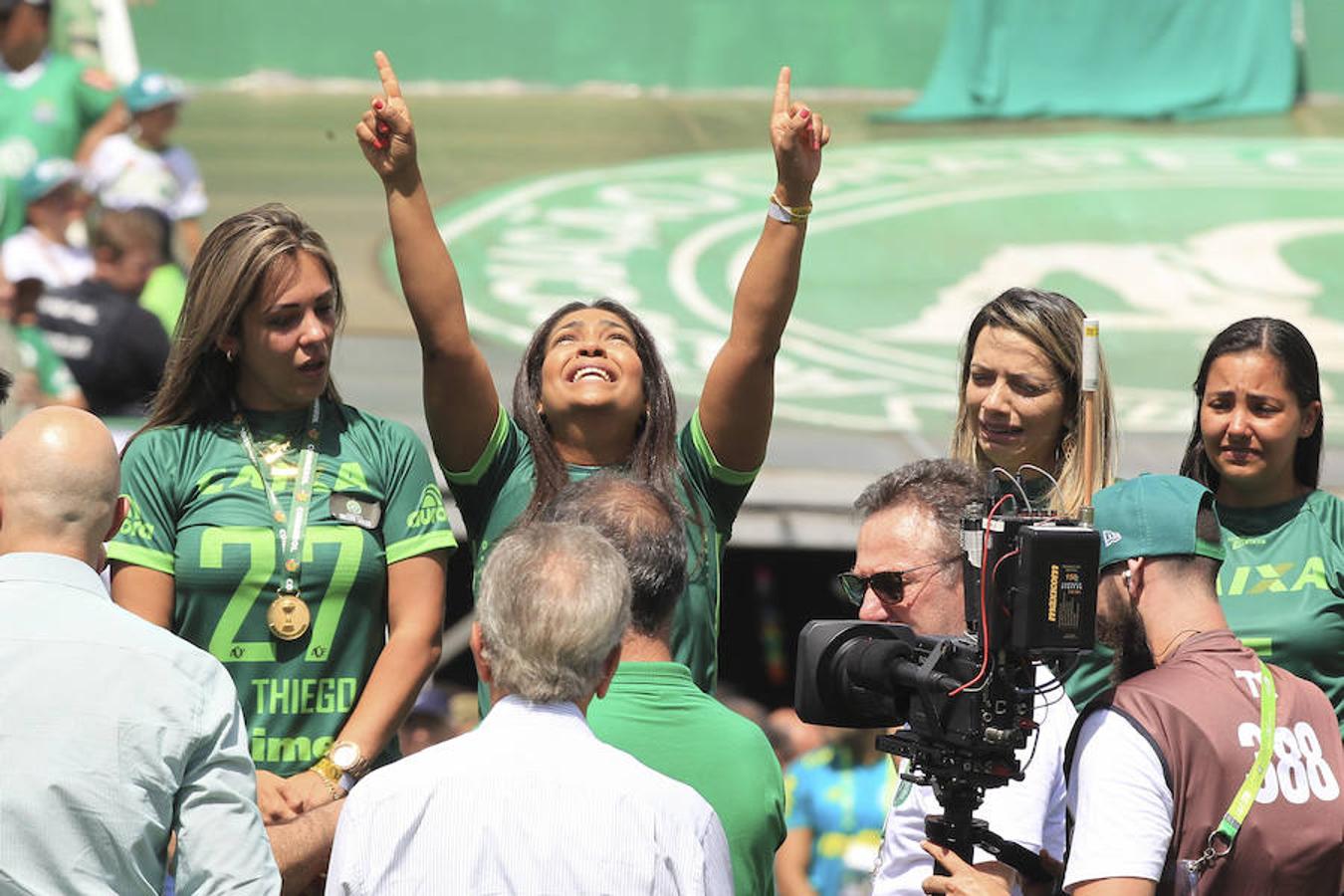 Emoción y lágrimas de los supervivientes en el primer partido del Chapecoense tras la tragedia