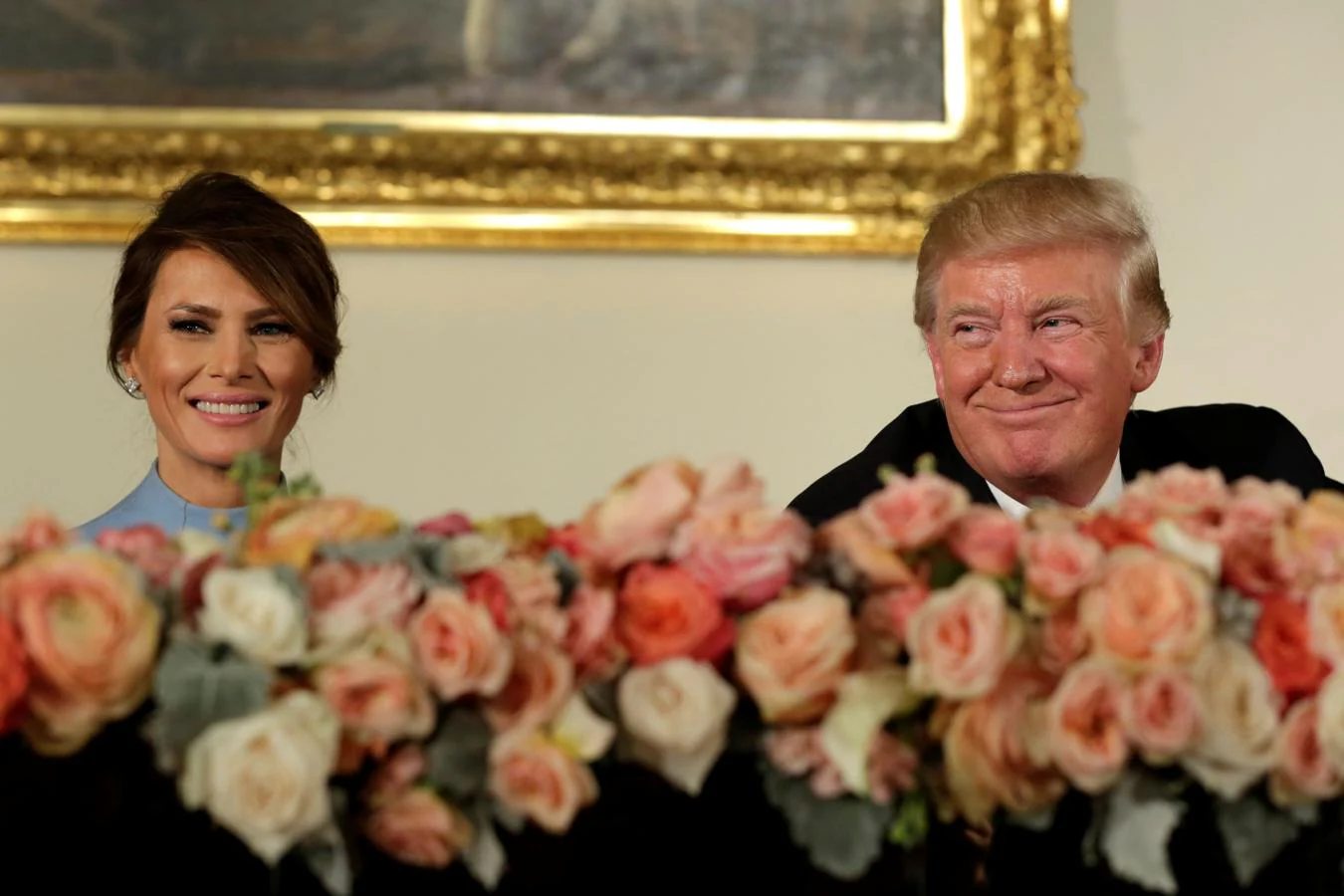 Donald Trump y su esposa Melania asisten al almuerzo inaugural, después de que él haya sido investido presidente de Estados Unidos.