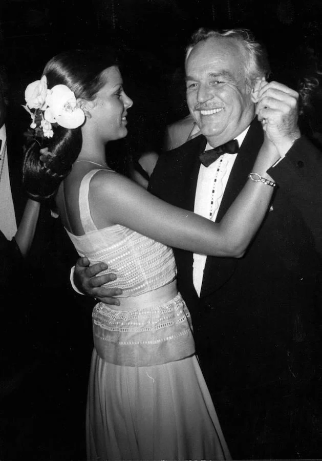 Carolina de Mónaco baila feliz junto a su padre, Rainiero de Mónaco
