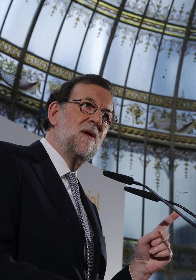 Rajoy, que se ha declarado optimista realista, ha asegurado que este año 2017 se presenta un horizonte mejor «pero no exento de nubarrones»