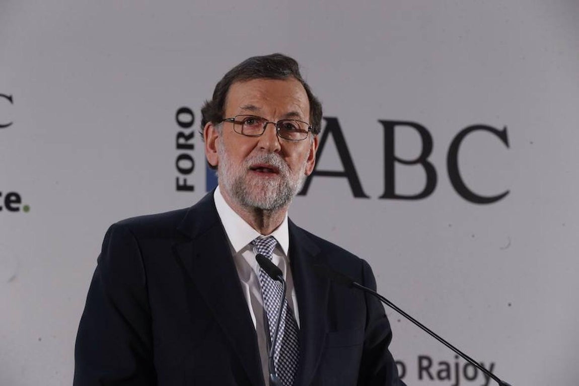El presidente ha recordado ha recordado también en el Foro ABC que la última vez que estuvo aquí fue a las puertas de la campaña electoral del 20 de diciembre de 2015: «Indudablemente, 2016 fue un año atípico, incierto, política convulso y sin el menor precedente en nuestra historia reciente democrática». 