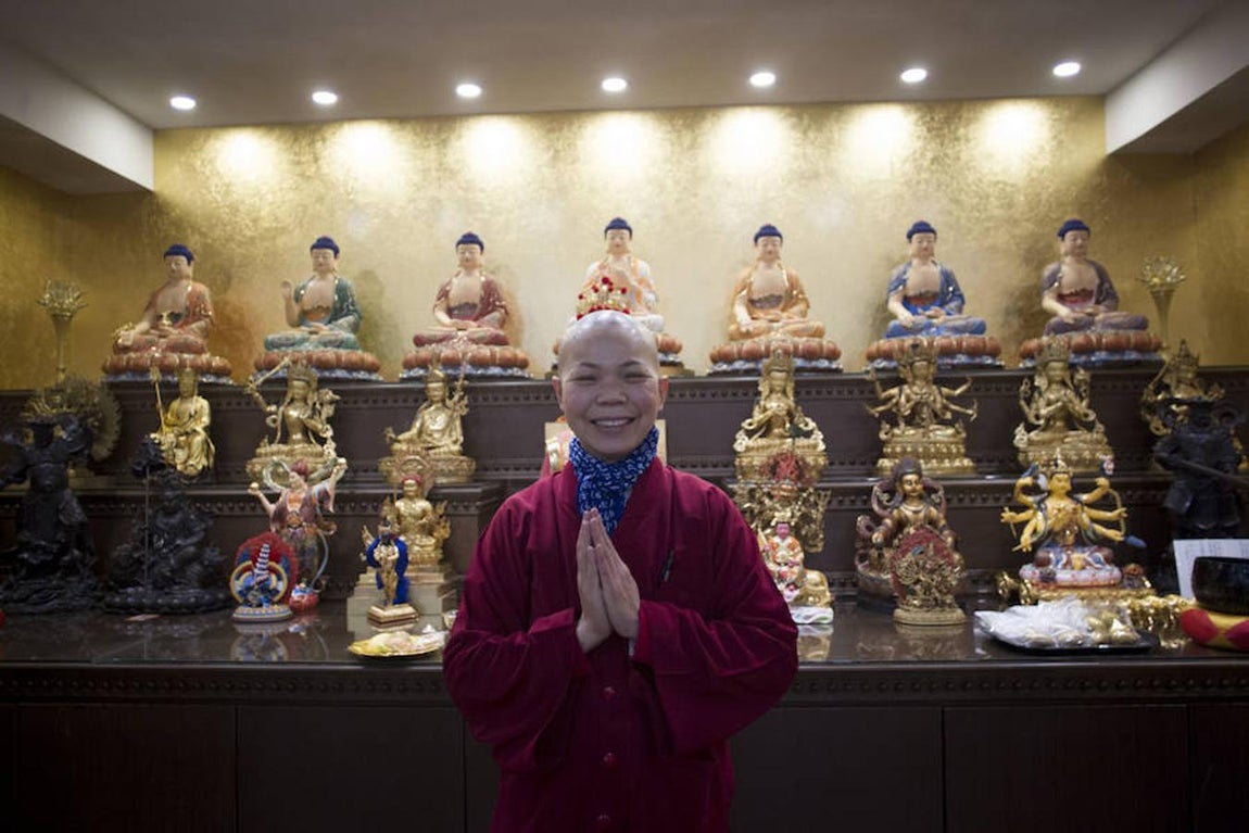 5. La reverenda Lian Long, del templo budista de la calle Luis de la Torre, en el distrito de Usera. invita a un viaje interior que eleve el espíritu