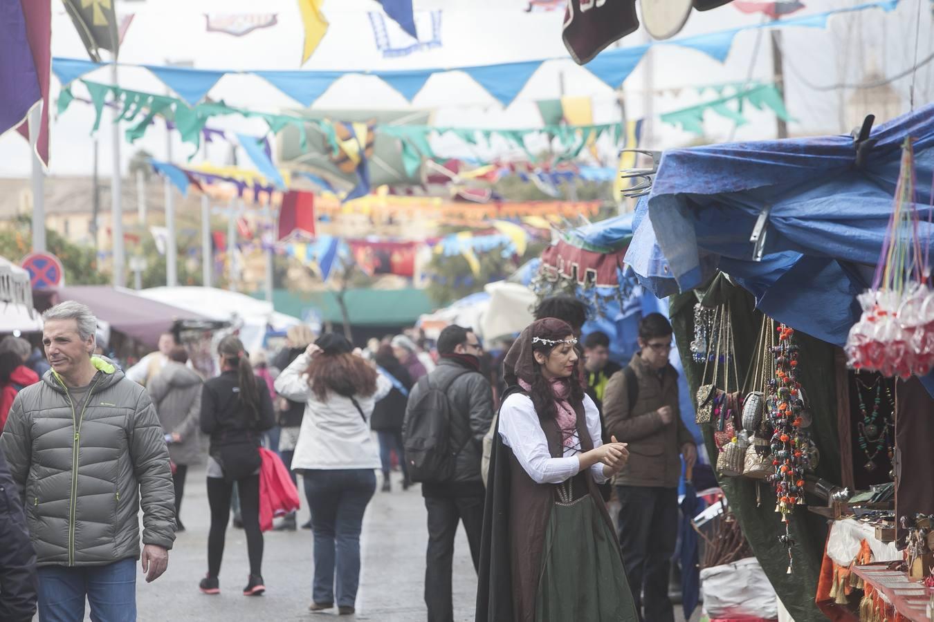 La primera jornada del mercado medieval, en imágenes