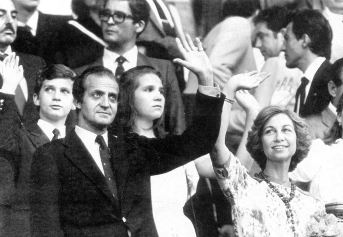 El Príncipe junto a sus padres durante la inauguración de los Juegos Olímpicos del 82. 