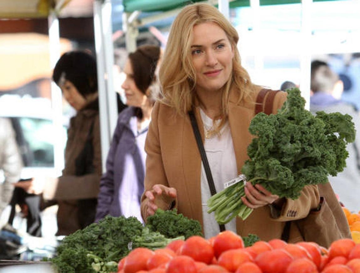 Kate Winslet. «Las redes sociales tienen un gran impacto en la autoestima de las mujeres jóvenes, porque todo lo que hacen es diseñar a las personas para que sean aceptados por los demás. ¿Cuáles son los resultados? Trastorno de alimentación, y eso me hierve la sangre».