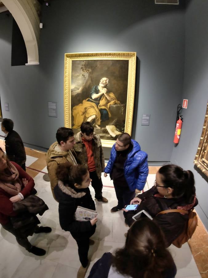 Jovenes autistas disfrutan de Murillo y Velázquez en la exposición de Focus