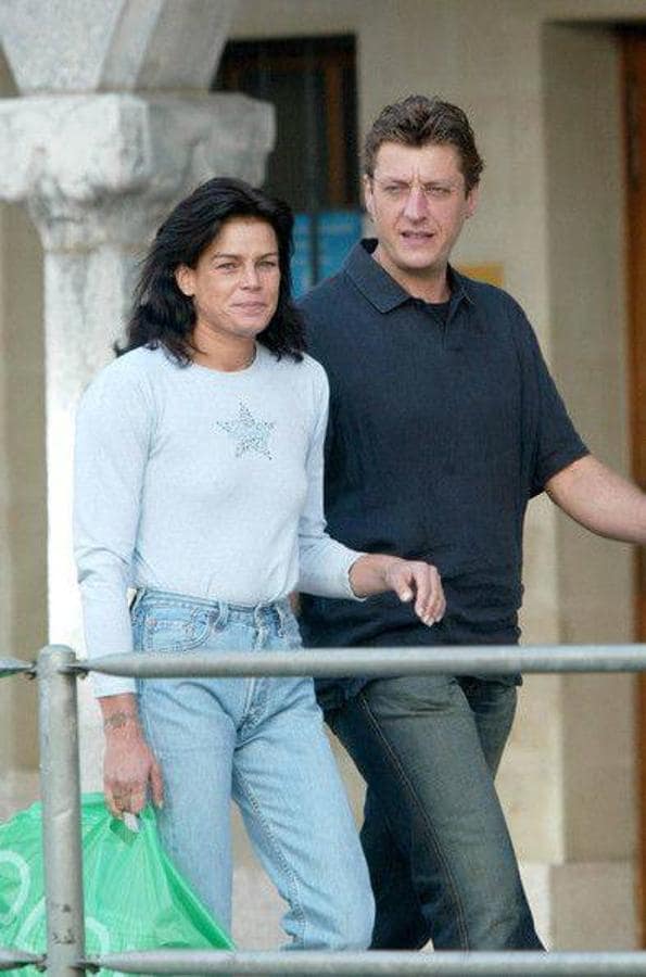 El 12 de septiembre de 2003, la princesa se casó por segunda vez, esta vez con Adans López Pérez, acróbata del de circo Knie. Ni un año duró el enlace, el divorcio se cerró en noviembre de 2004