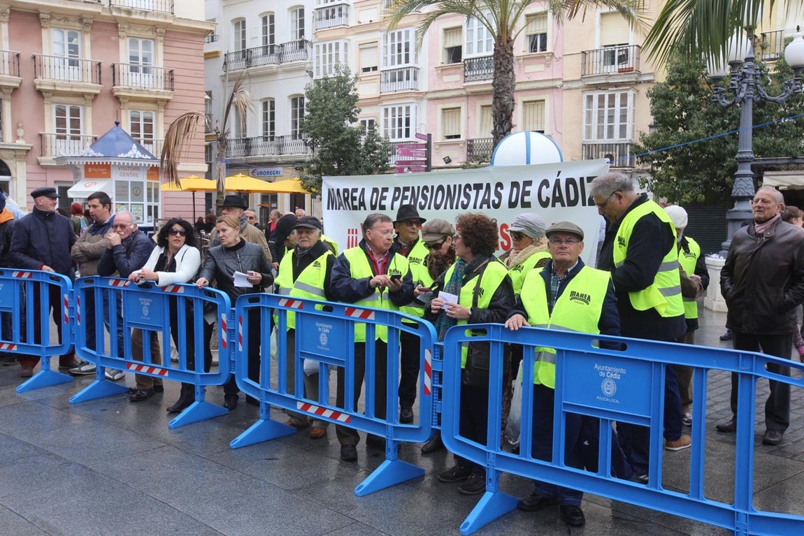 Fotos: Incidentes en Cádiz al inicio de la visita