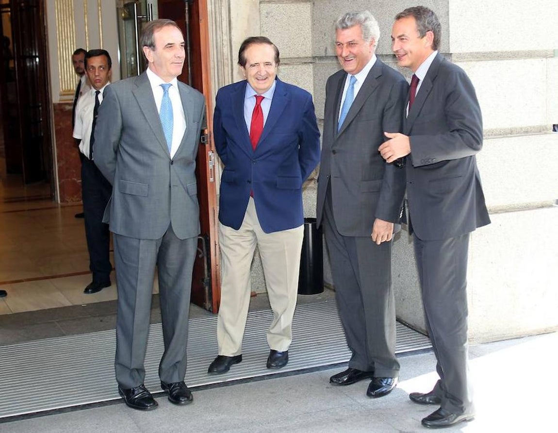 Imagen de 2012, de una reunión que mantuvo en el Congreso con Juan José Lucas, Jesús Posadas y José Luis Rodríguez Zapatero. 