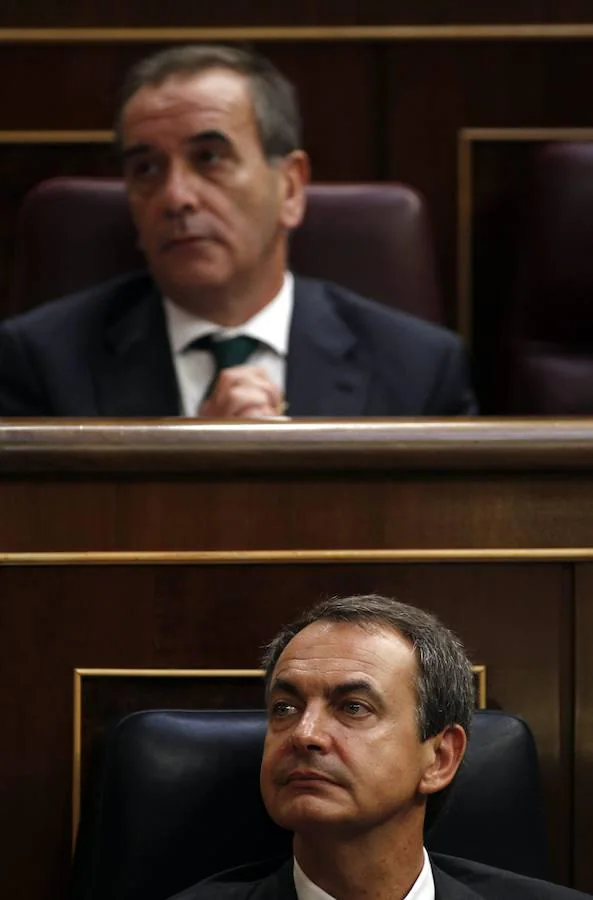 Zapatero le animó a formar parte de su equipo de Gobierno, en el que fue ministro de Interior y ministro de Defensa