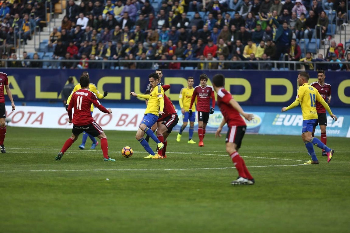 Cádiz C.F. - Mirandés (2-1)