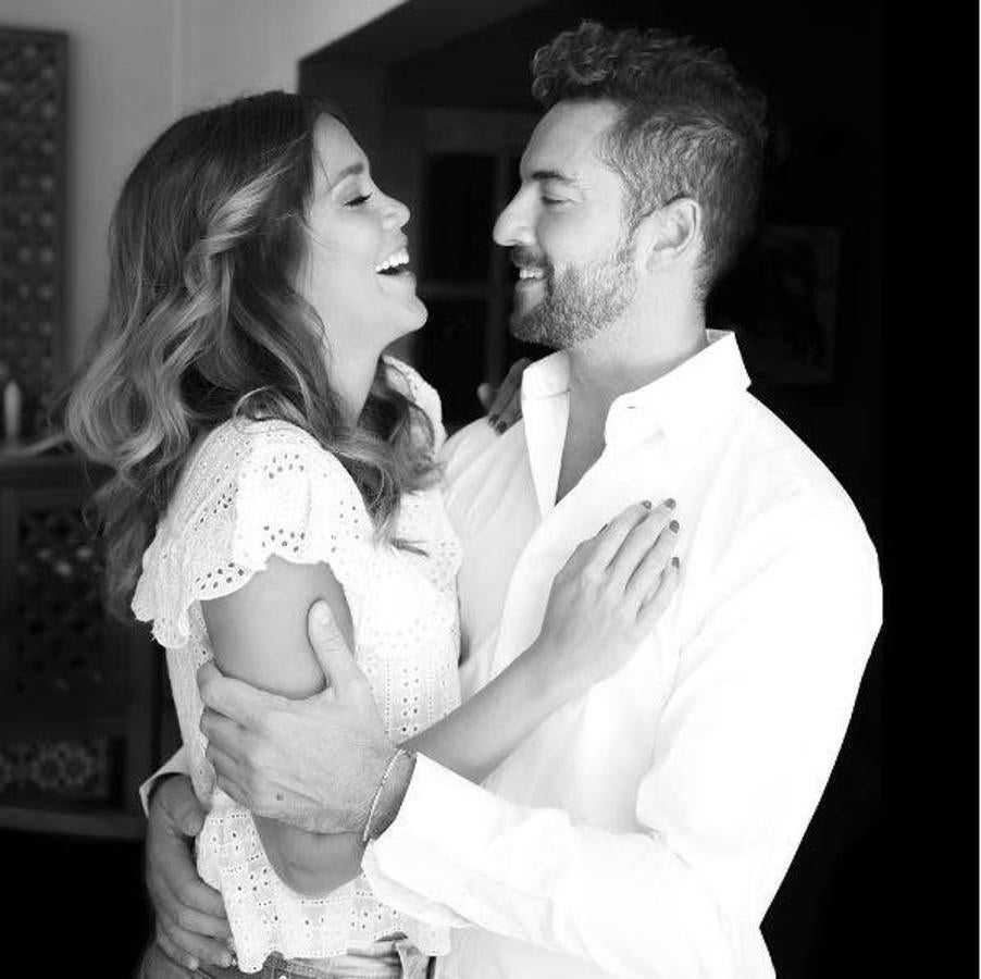 David Bisbal y Rosanna Zanetti. El pasado 15 de septiembre, Rosanna Zanetti, modelo y actriz caraqueña de 28 años, curvas sinuosas y mirada de hielo, hacía su particular debut entre la alta sociedad española durante el estreno de la temporada de ópera con «Otello», del brazo de su flamante novio, David Bisbal