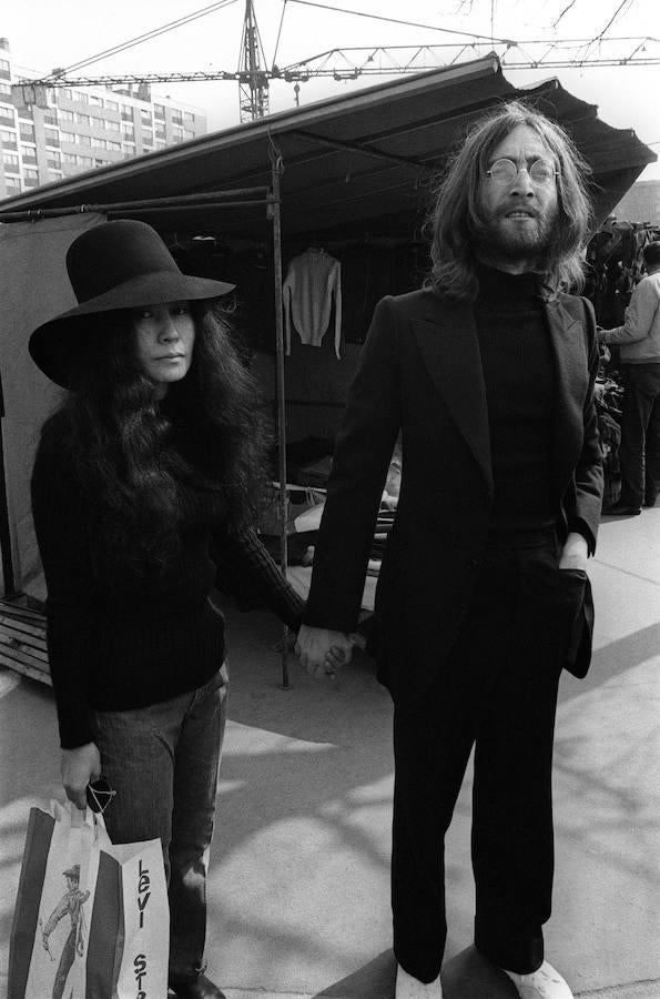 Yoko Ono y John Lennon. 