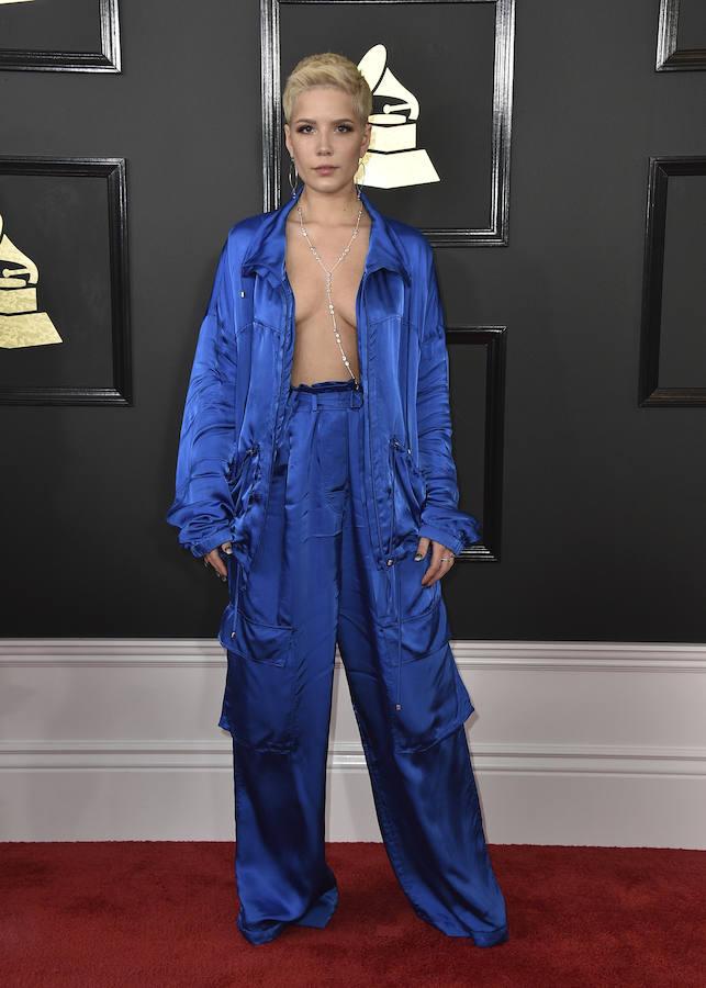 Halsey, en la alfombra roja de los Grammy 2017. 