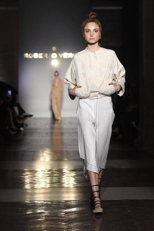 Camisa-cazadora con pantalón capri. 