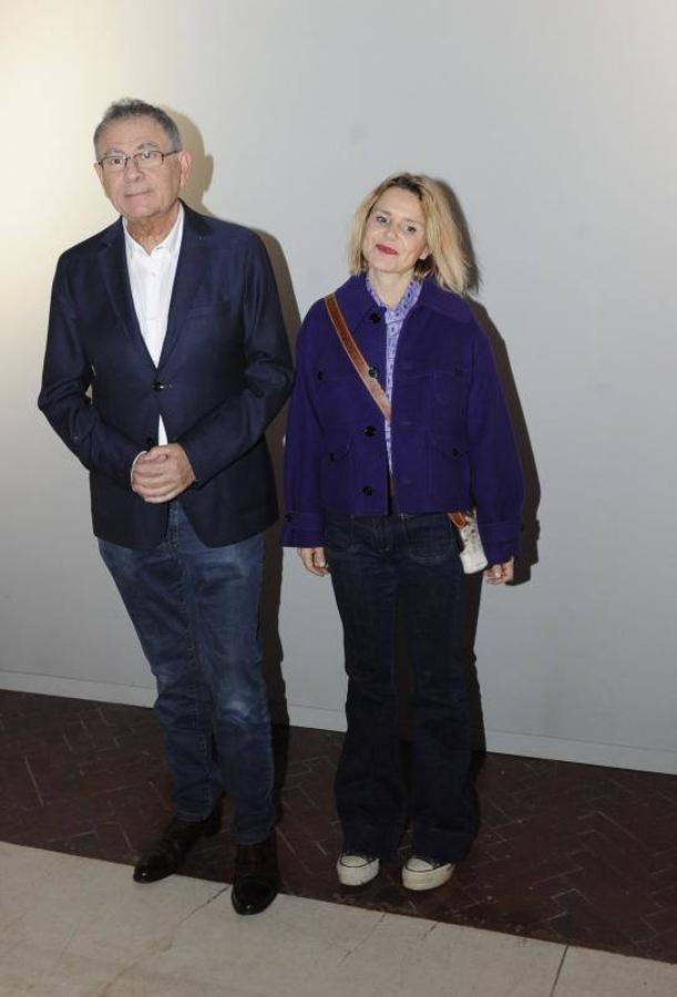 Eugenia Martínez de Irujo junto al diseñador. 