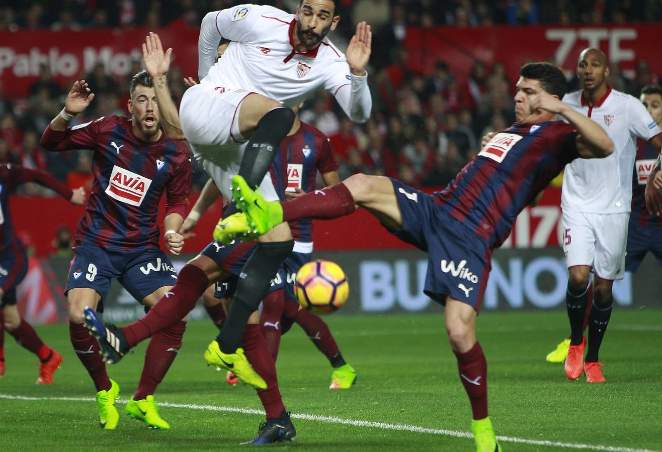 El Sevilla se anota tres puntos en casa ante el Eibar