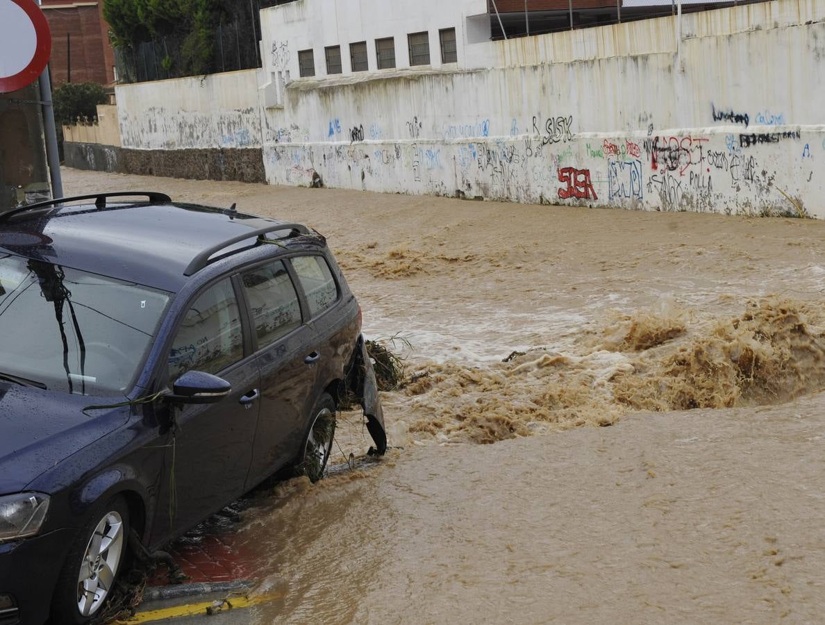 Una tormenta barre Málaga este domingo