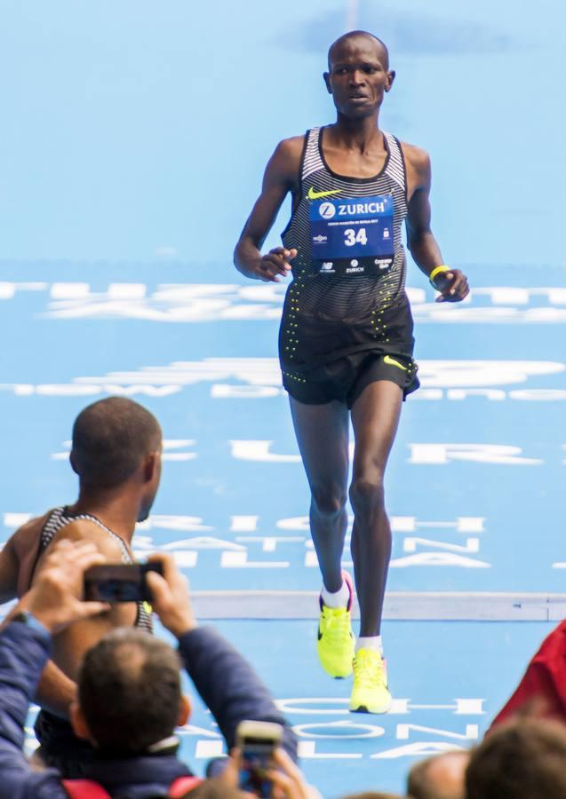 Las mejores imágenes del Zurich Maratón de Sevilla 2017