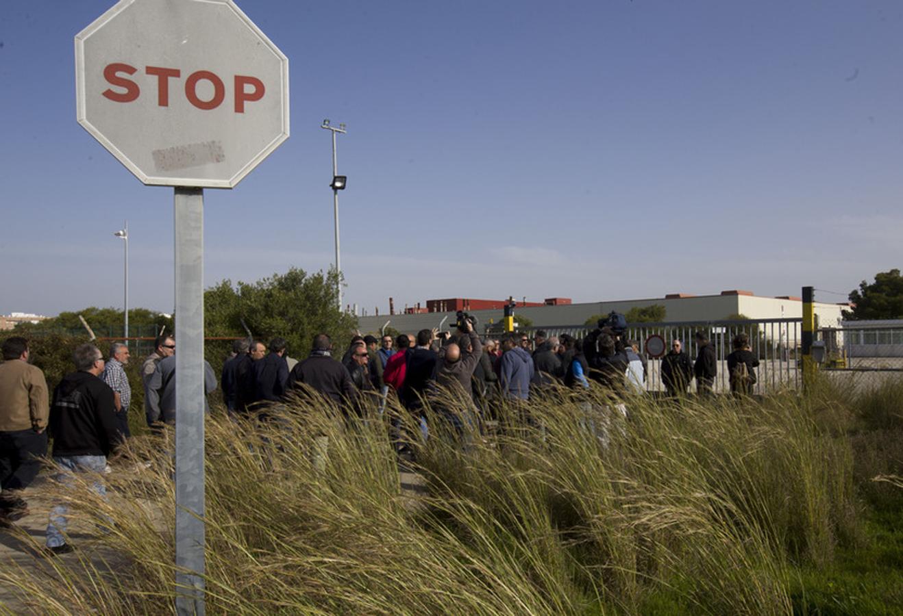 Los extrabajadores se concentran en las puertas de Delphi en el décimo aniversario del cierre