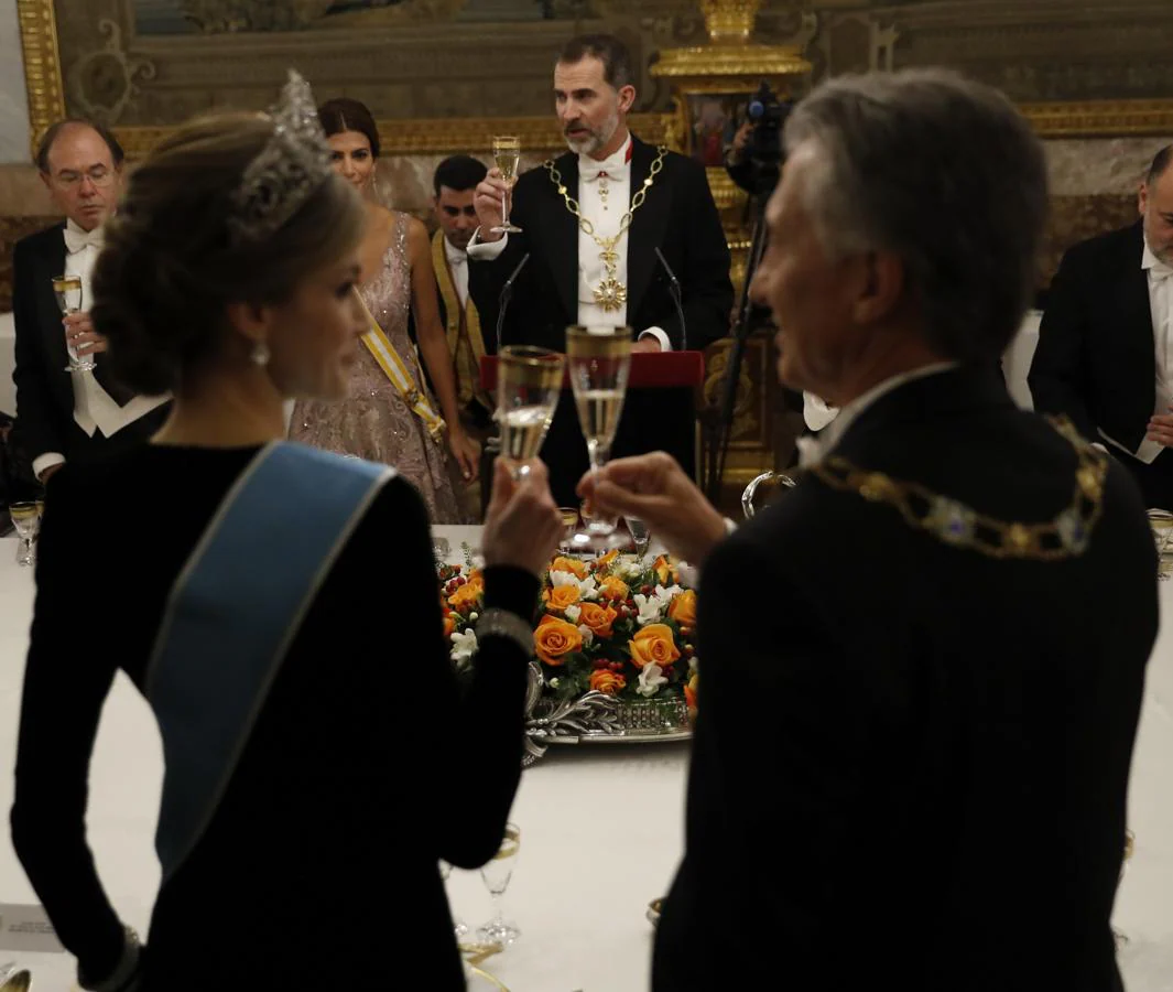 Brindis durante la cena de gala ofrecida al presidente de Argentina y su esposa