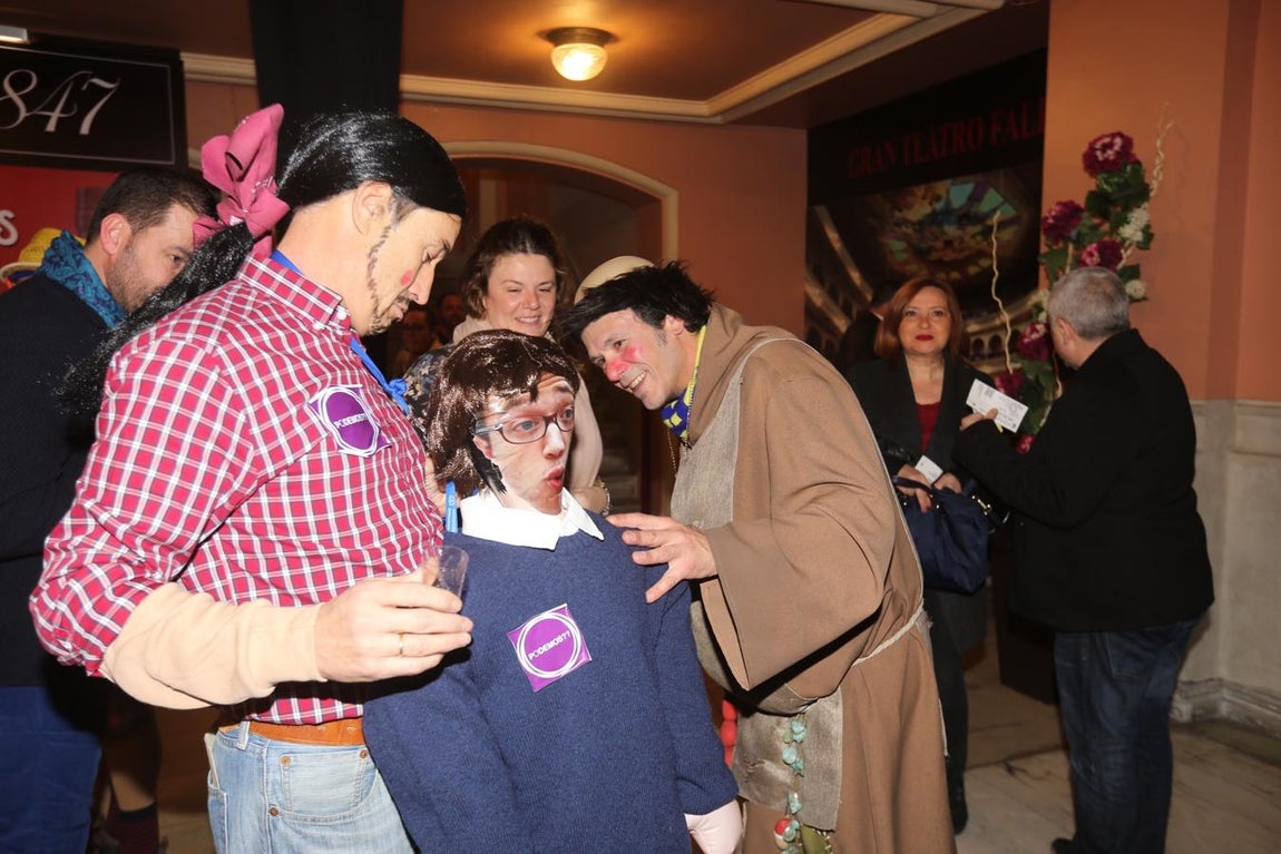 Así han ido los políticos gaditanos a la final del Falla