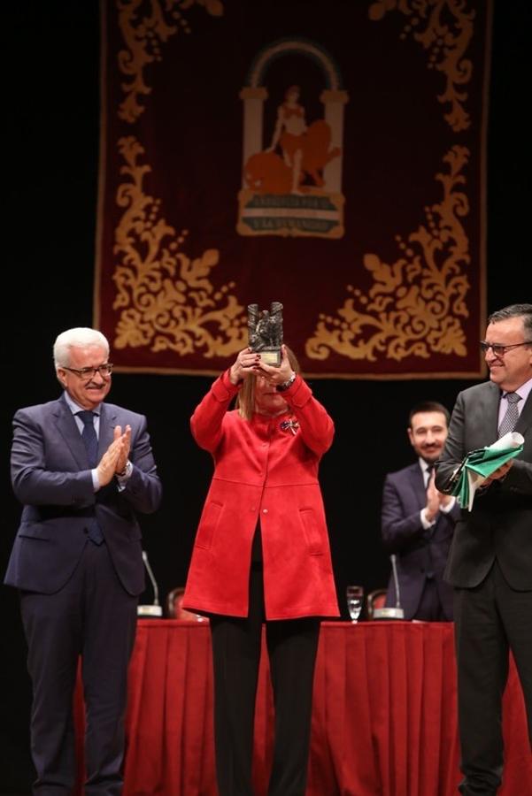 Entrega de Medallas por el Día de Andalucía en el Teatro Muñoz Seca