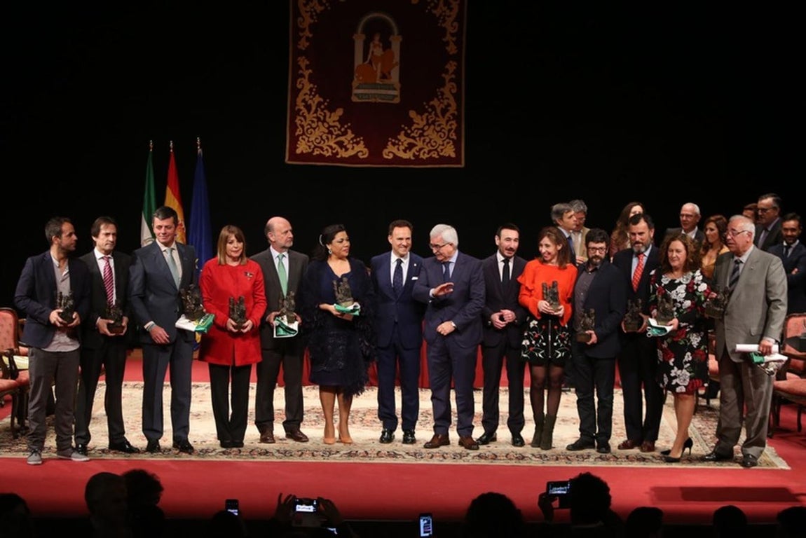 Entrega de Medallas por el Día de Andalucía en el Teatro Muñoz Seca