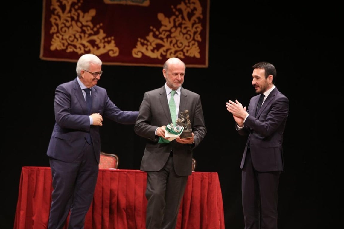 Entrega de Medallas por el Día de Andalucía en el Teatro Muñoz Seca