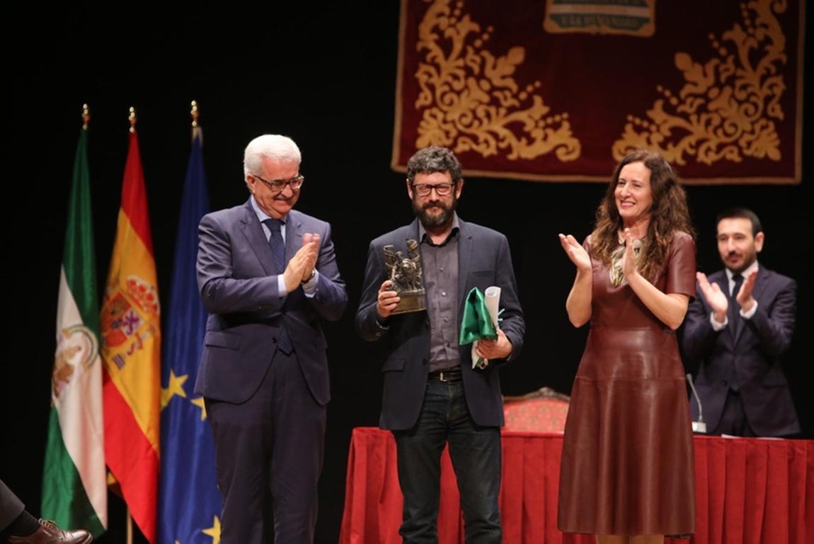 Entrega de Medallas por el Día de Andalucía en el Teatro Muñoz Seca