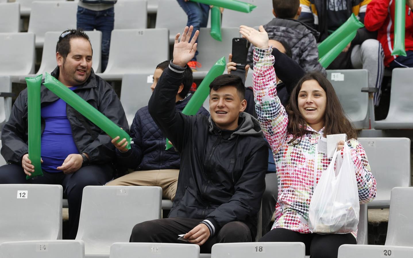 El ambiente en la grada del Córdoba-Alcorcón, en imágenes