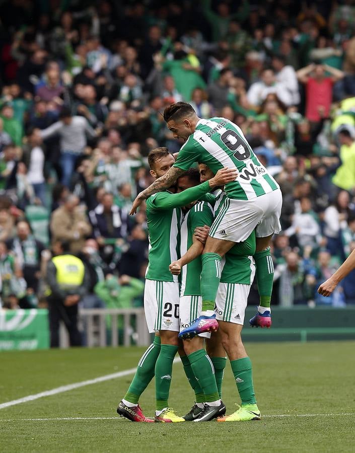 El Sevilla se queda con los tres puntos en el Villamarín, en imágenes