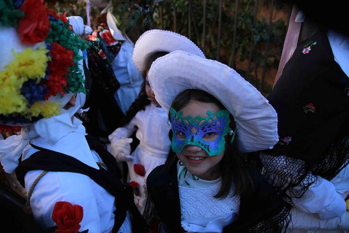 En imágenes, las botargas y mascaritas de Almiruete