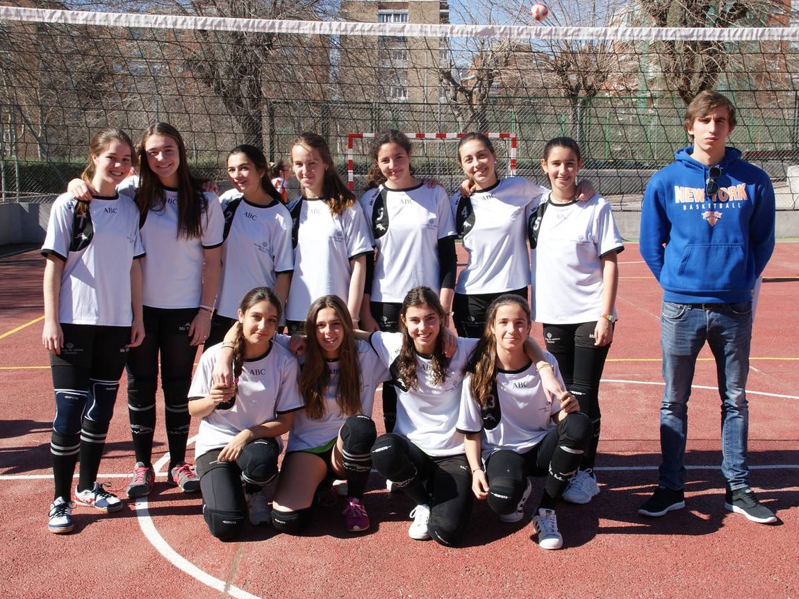 Ntra. Sra. Consolación. Arriba de izquierda a derecha: Ana Herranz, Mercedes, María, Jimena, Carmen, Ana Cervera, Ana González y Ernesto (entrenador). Debajo de izquierda a derecha: Irene, Celia, Elena, Marta. 