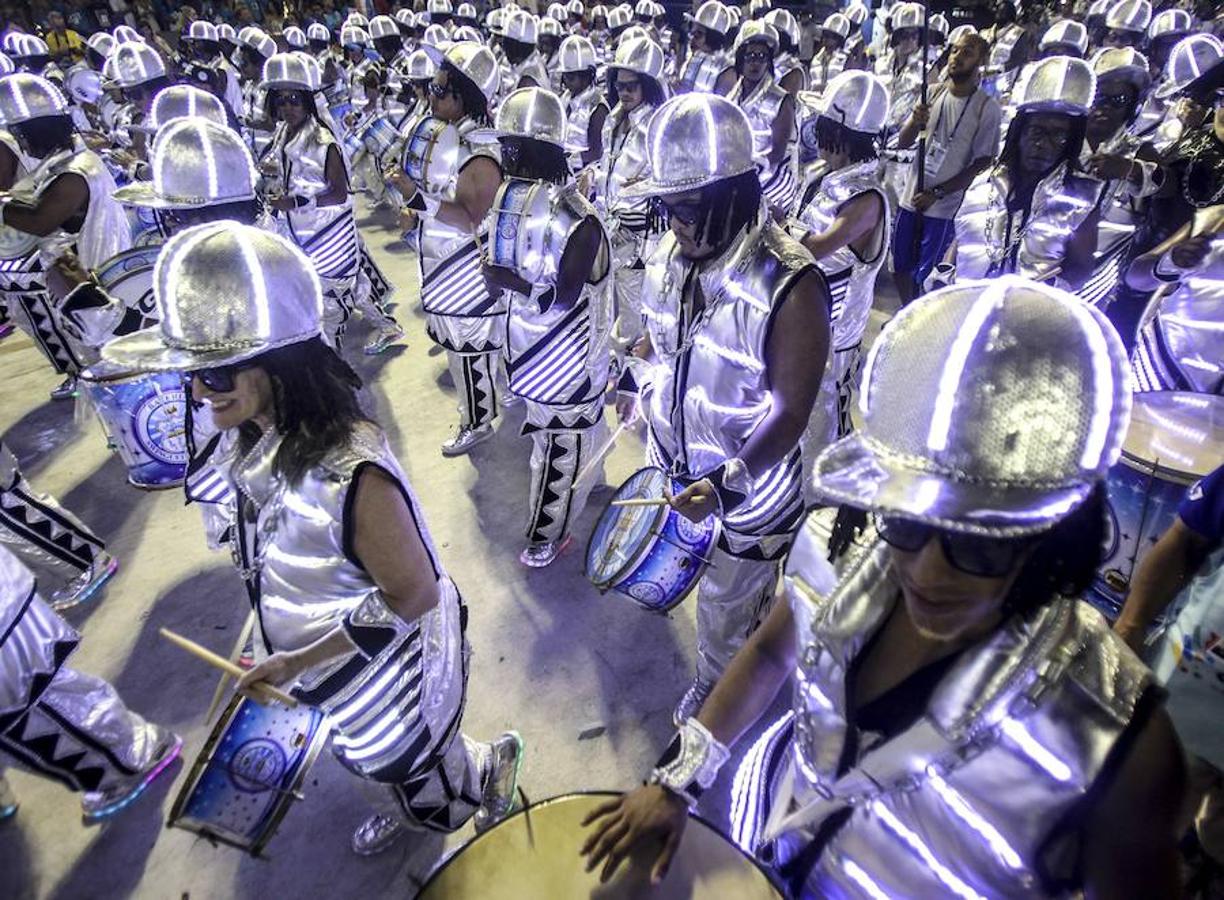 Desfile de las escuelas de samba en Río de Janeiro. 