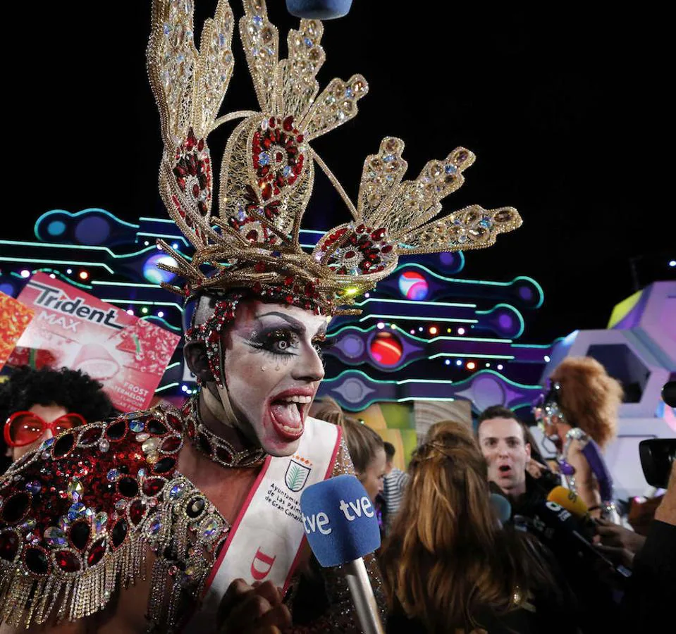 Nelson Rodríguez Moreno, Drag Sethlas, nuevo Drag Queen del carnaval de Las Palmas de Gran Canaria 2017, atiende a la prensa tras ganar el concurso.