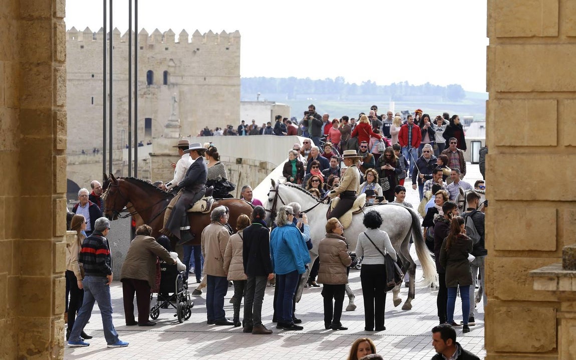 Las mejores imágenes del paseo a caballo por el Día de Andalucía en Córdoba