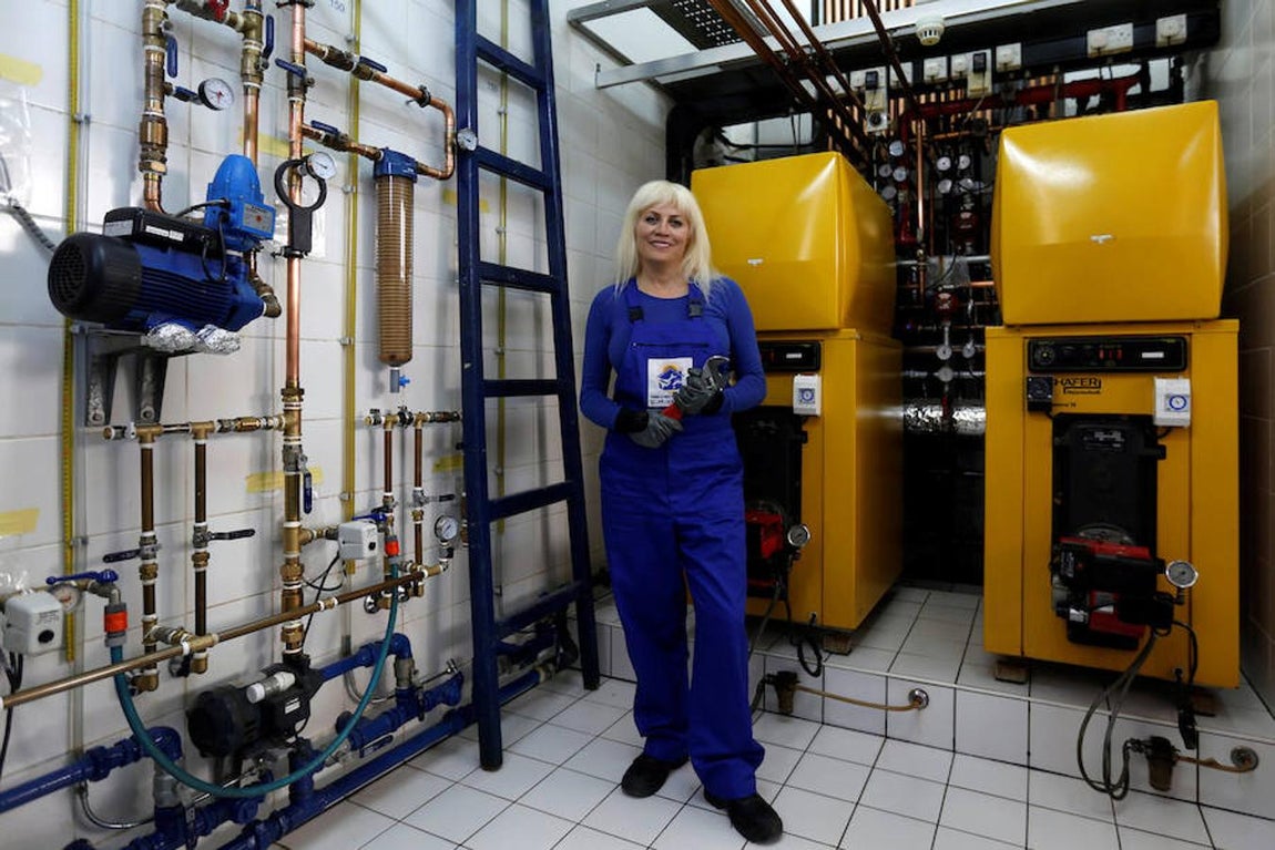 Khawla Sheikh (54), Amán (Jordania). Fontanera. «A las amas de casa no les gusta la idea de que una fontanera trate con sus maridos. Cada mujer debe creer en sus posibilidades y habilidades para convencer a los demás»