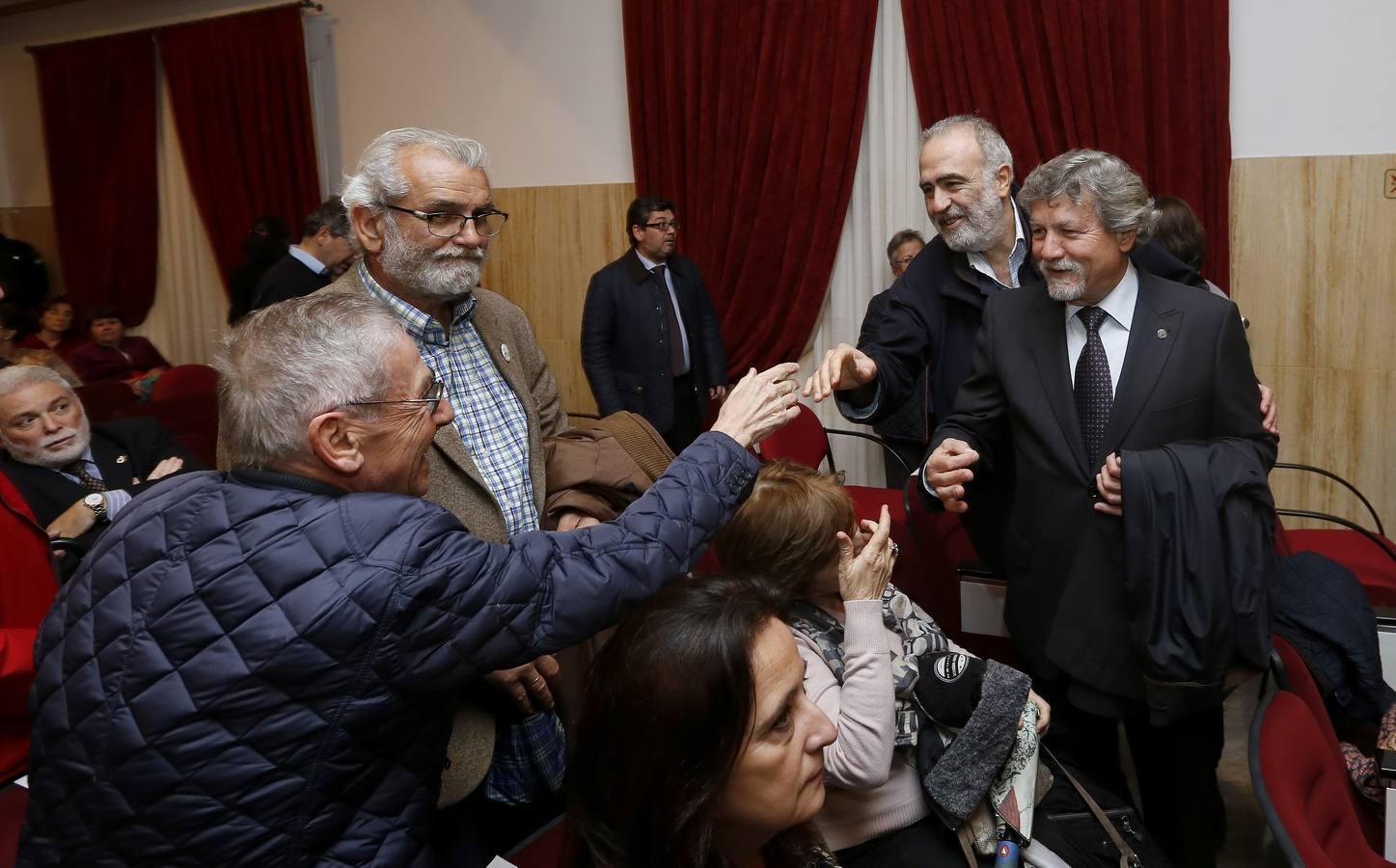 El tributo a Ocaña en el Pleno, en imágenes